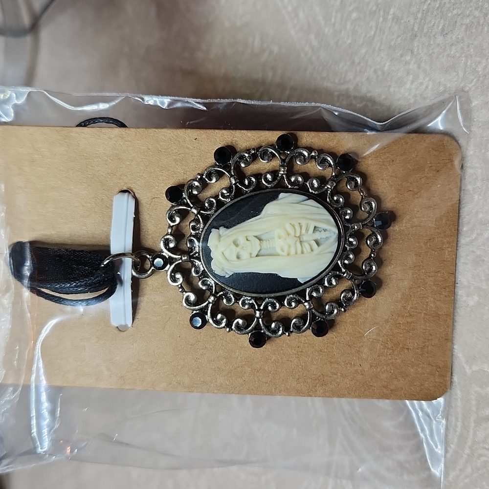 NEW! Sugar skull skeleton cameo, Swarovski crystals, handmade - Picture 7 of 7